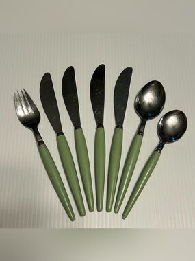 Castle Stainless Steel Flatware 7 Pieces Plastic Handles Green Japan - Fair
